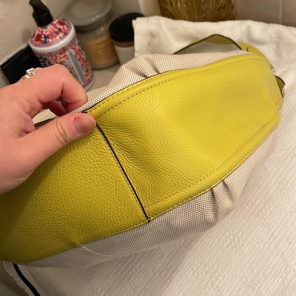 COACH - Avery Hobo in canvas and chartreuse -F28911- EUC❤️ - Picture 10 of 11